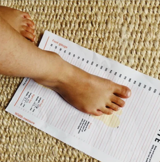HOW TO MEASURE KIDS FEET AT HOME